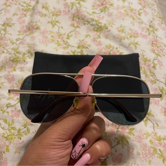 QUAY X Desi Perkins - Picture 2 of 5